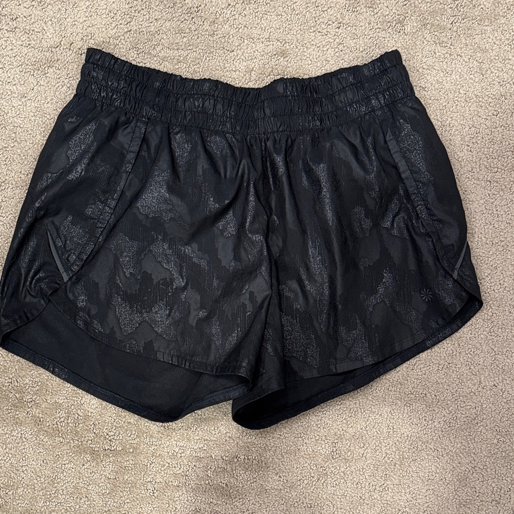 Athleta Women's Black Camo Shorts - Size Small, EUC